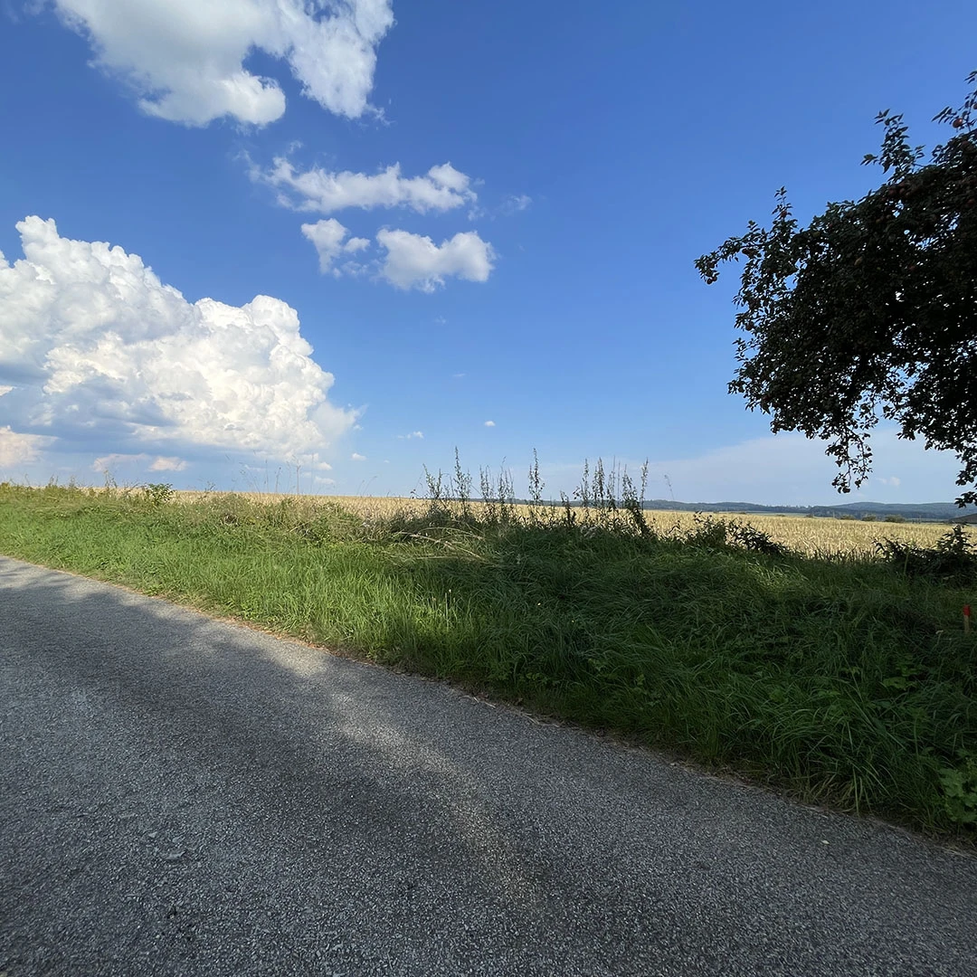 <span class="text-primary">Okolí chalupy nabízí spoustu možností</span>, jak si užít aktivní i odpočinkovou dovolenou